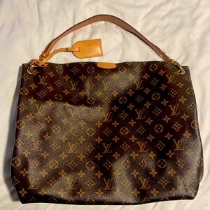 Louis Vuitton (Pink insides )